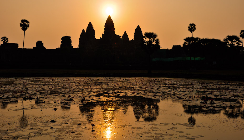 Sunrise in Angkor Wat-2.jpg